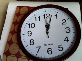 RELOJ DE PARED REDONDO MARCO SIMIL MADERA 29.5CM (771399)