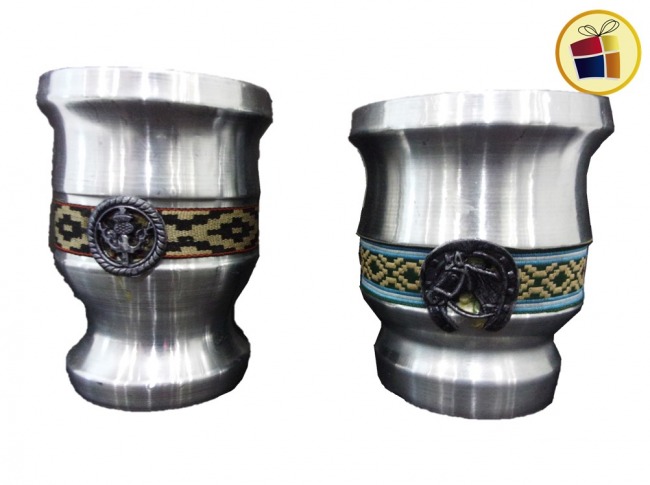 MATE DE MADERA ALGARROBO  GUARDA PAMPA Y DIJE "EL ENCUENTRO" (346756)