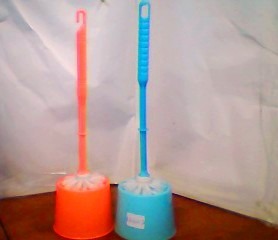 CEPILLO P/INODORO PLASTICO COLOR C/BASE  (800746/199-15-5/PL0441/1024/01E9723)