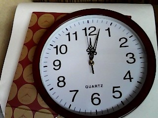 RELOJ DE PARED REDONDO MARCO SIMIL MADERA 29.5CM (771399)